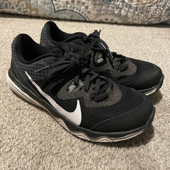Women's Nike Trail Sneaker - Picture 1 of 4